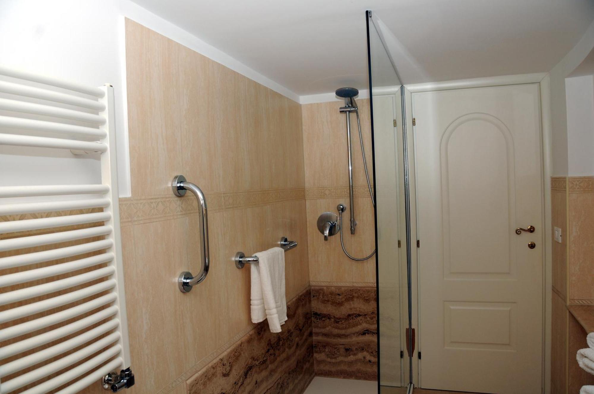 A Casa Di Lu, Al Colosseo - Guest House Rzym Zewnętrze zdjęcie