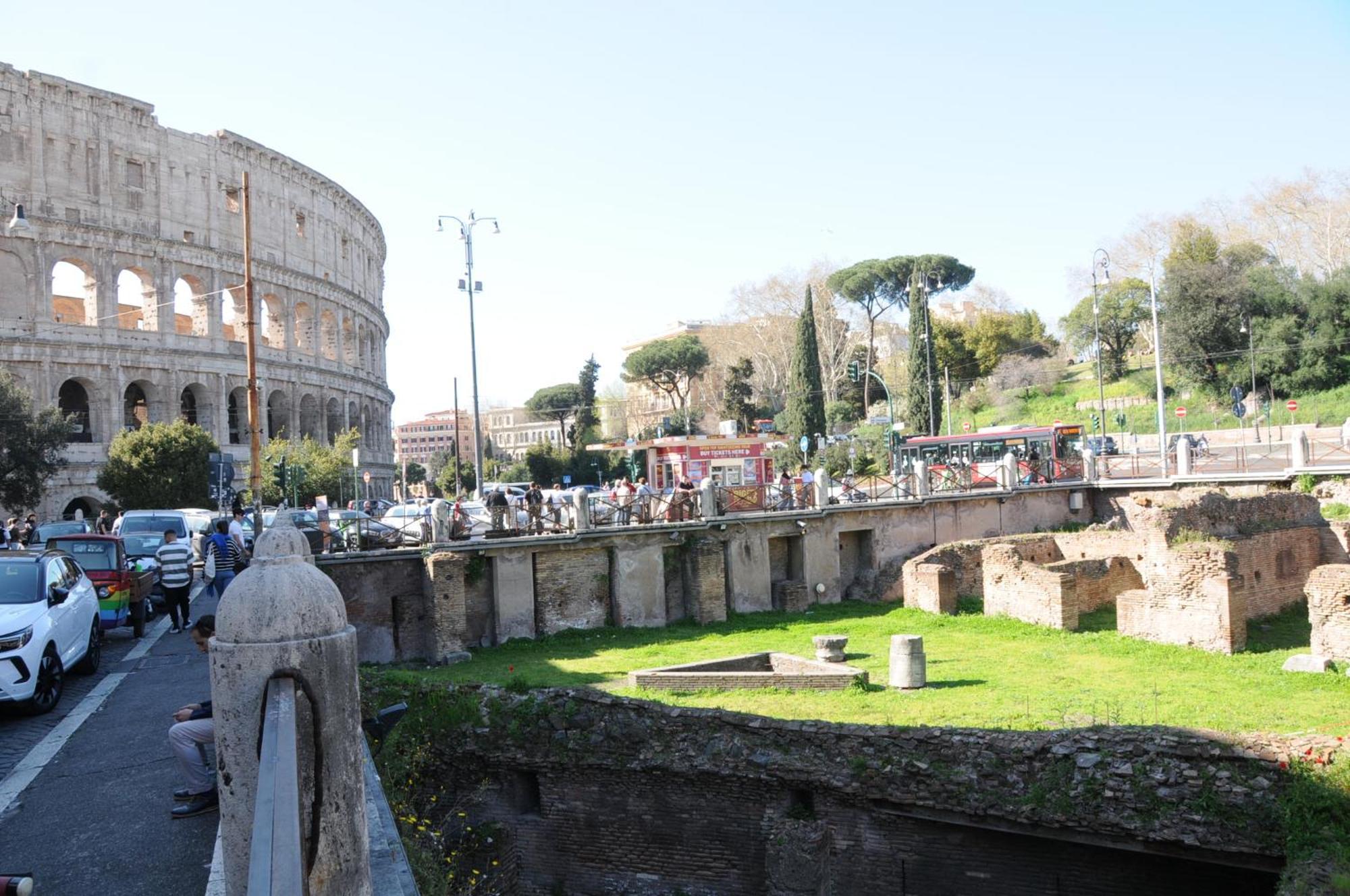 A Casa Di Lu, Al Colosseo - Guest House Rzym Zewnętrze zdjęcie