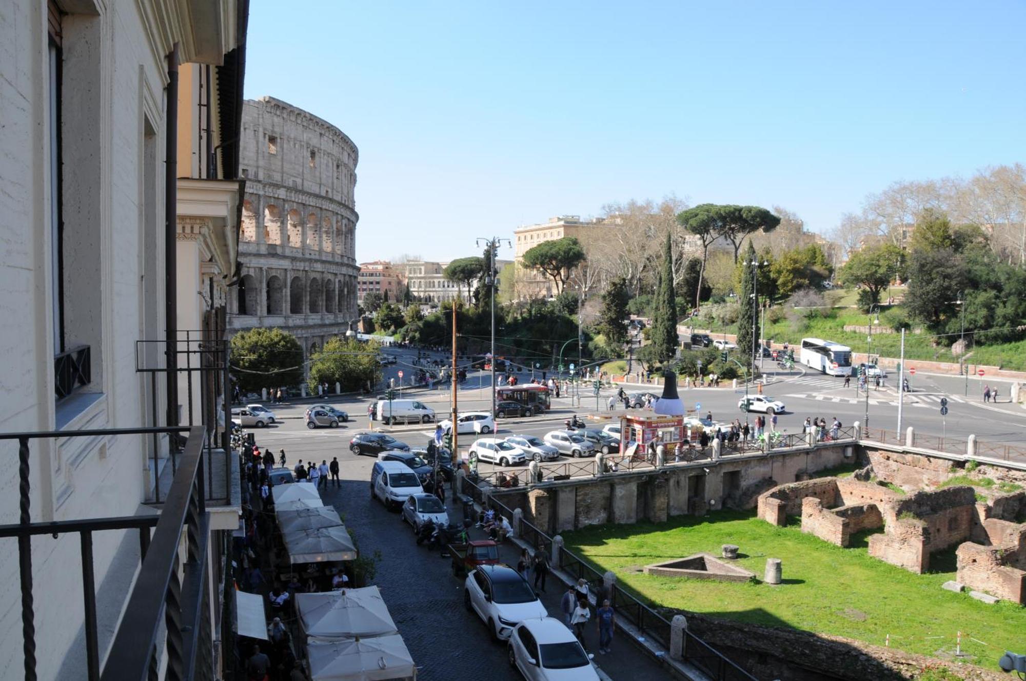 A Casa Di Lu, Al Colosseo - Guest House Rzym Zewnętrze zdjęcie