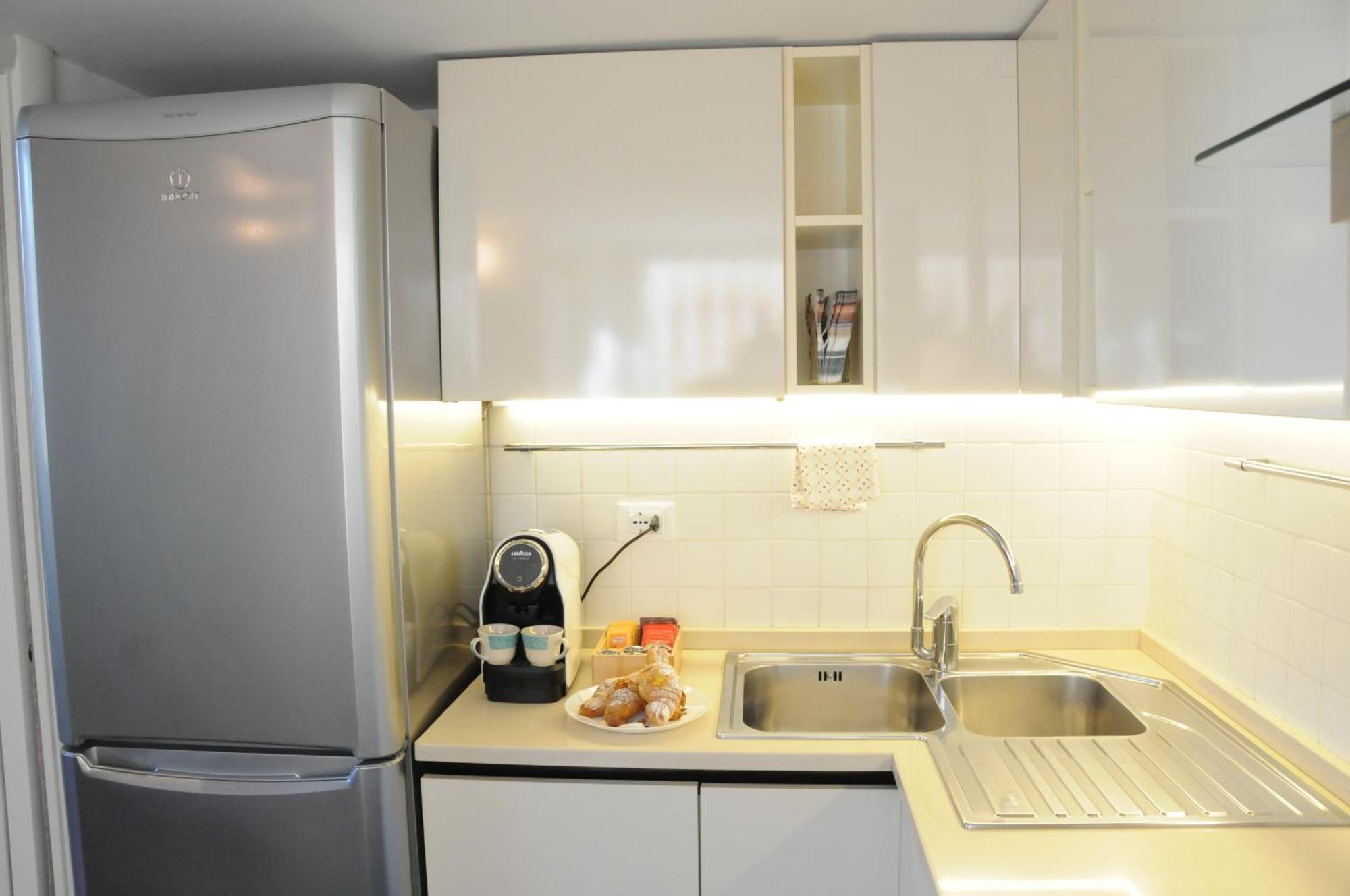 A Casa Di Lu, Al Colosseo - Guest House Rzym Zewnętrze zdjęcie