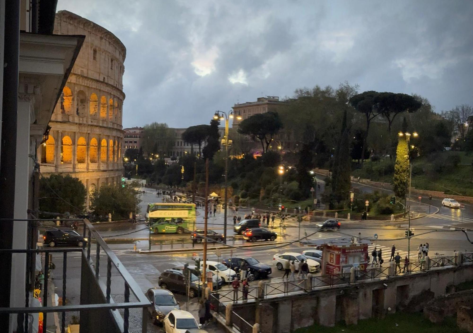A Casa Di Lu, Al Colosseo - Guest House Rzym Zewnętrze zdjęcie