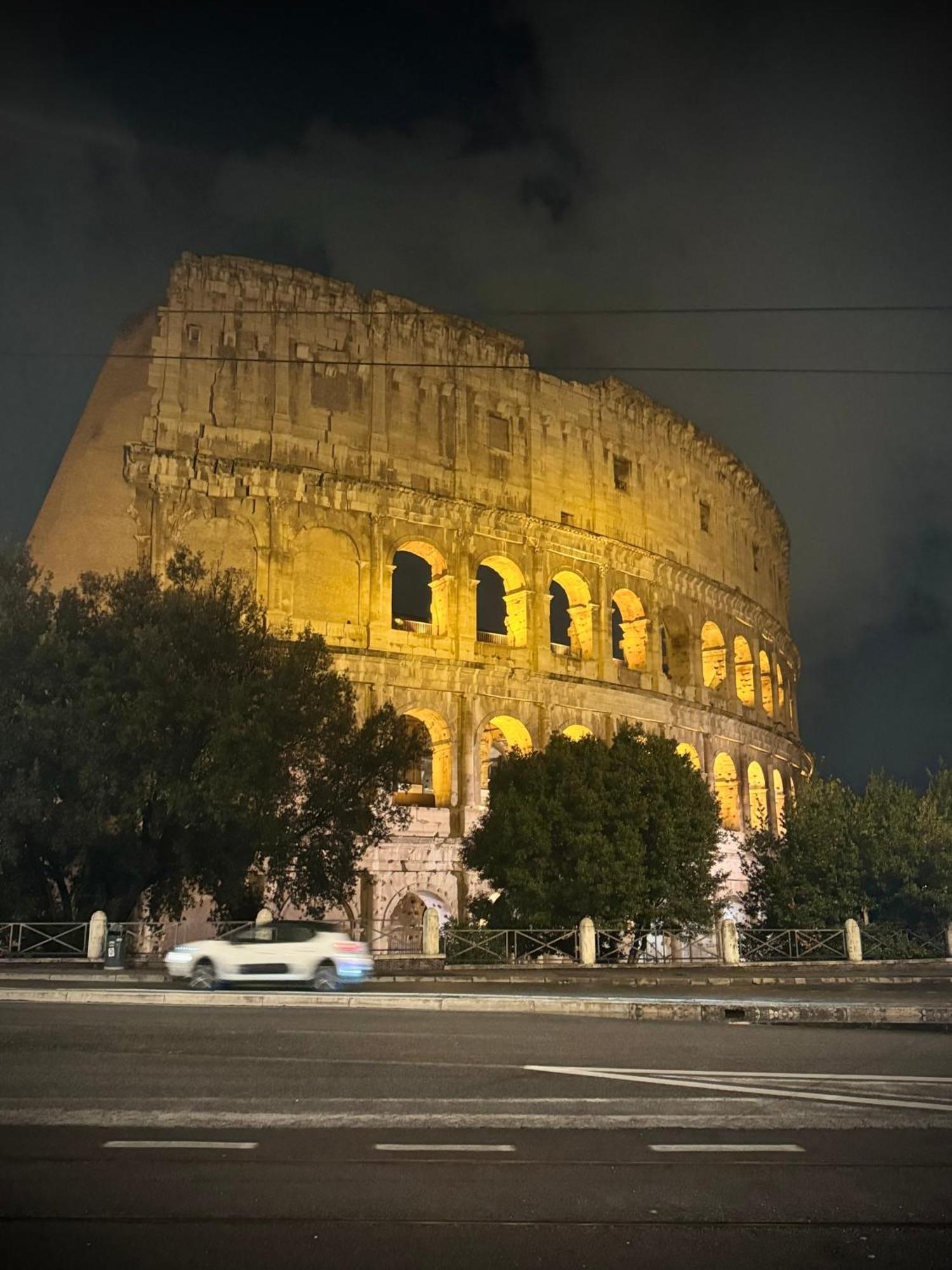 A Casa Di Lu, Al Colosseo - Guest House Rzym Zewnętrze zdjęcie